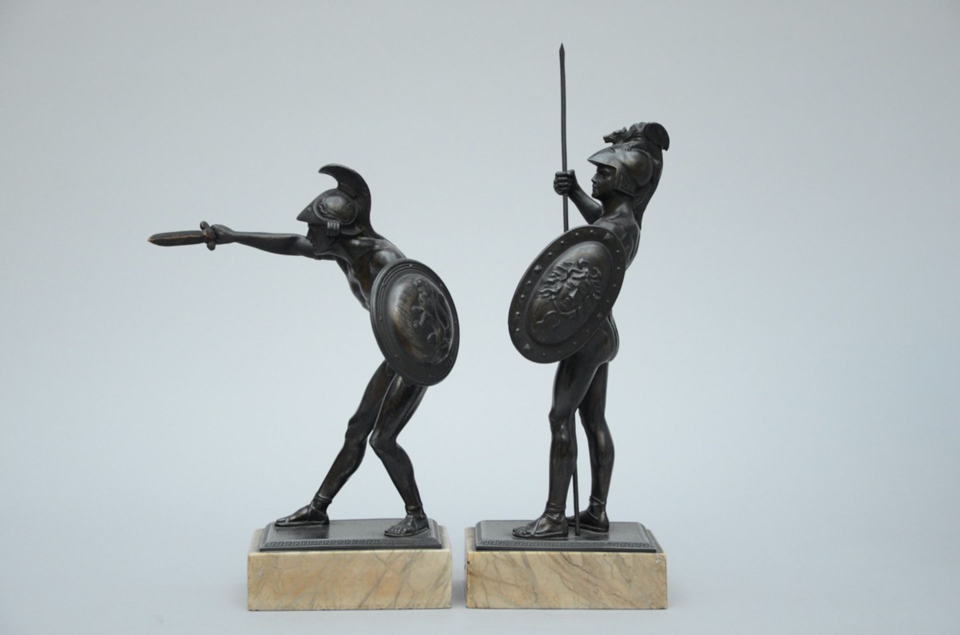 A pair of Neo-classical bronze statues 'warriors' (h35 & h32cm) - Image 2 of 3