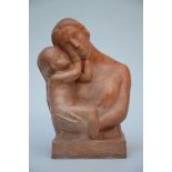 Sarteel: terracotta sculpture 'mother and child' (44.5x23x20cm) (*)