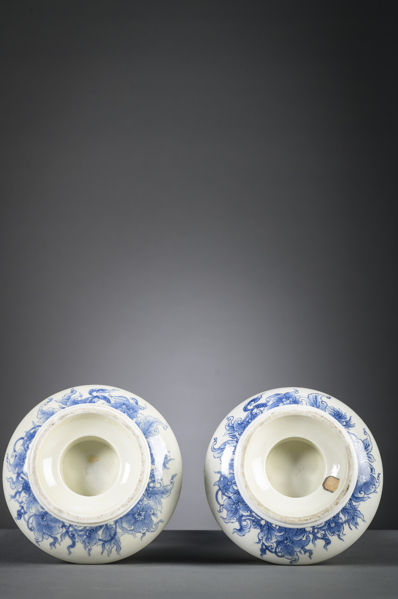 Pair of Japanese Hirado vases (h32cm) + 1 Hirado vase (h33cm) (*) - Image 3 of 7