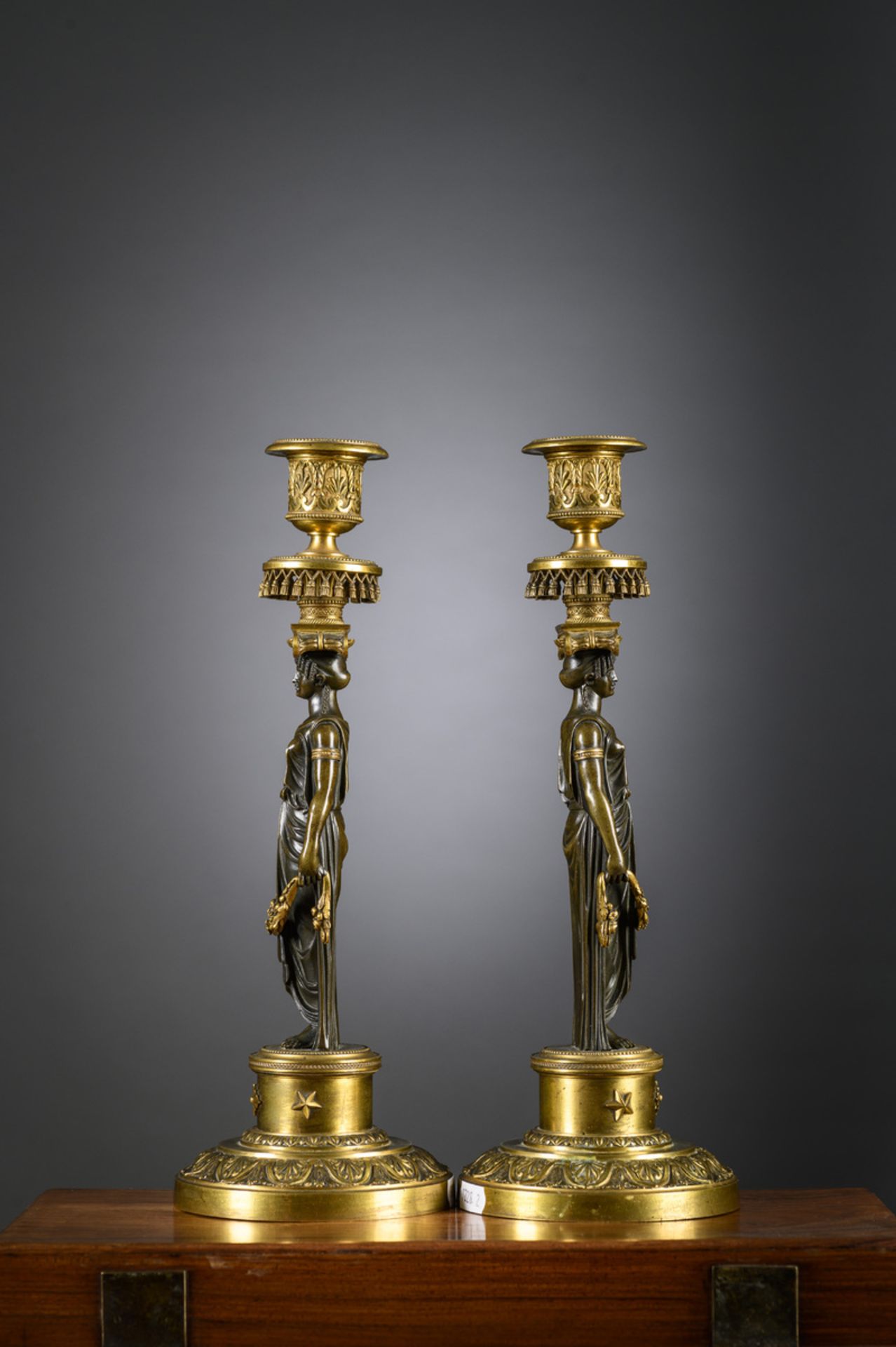 A pair of bronze Empire candlesticks 'Caryatids' (h33cm) - Image 3 of 4