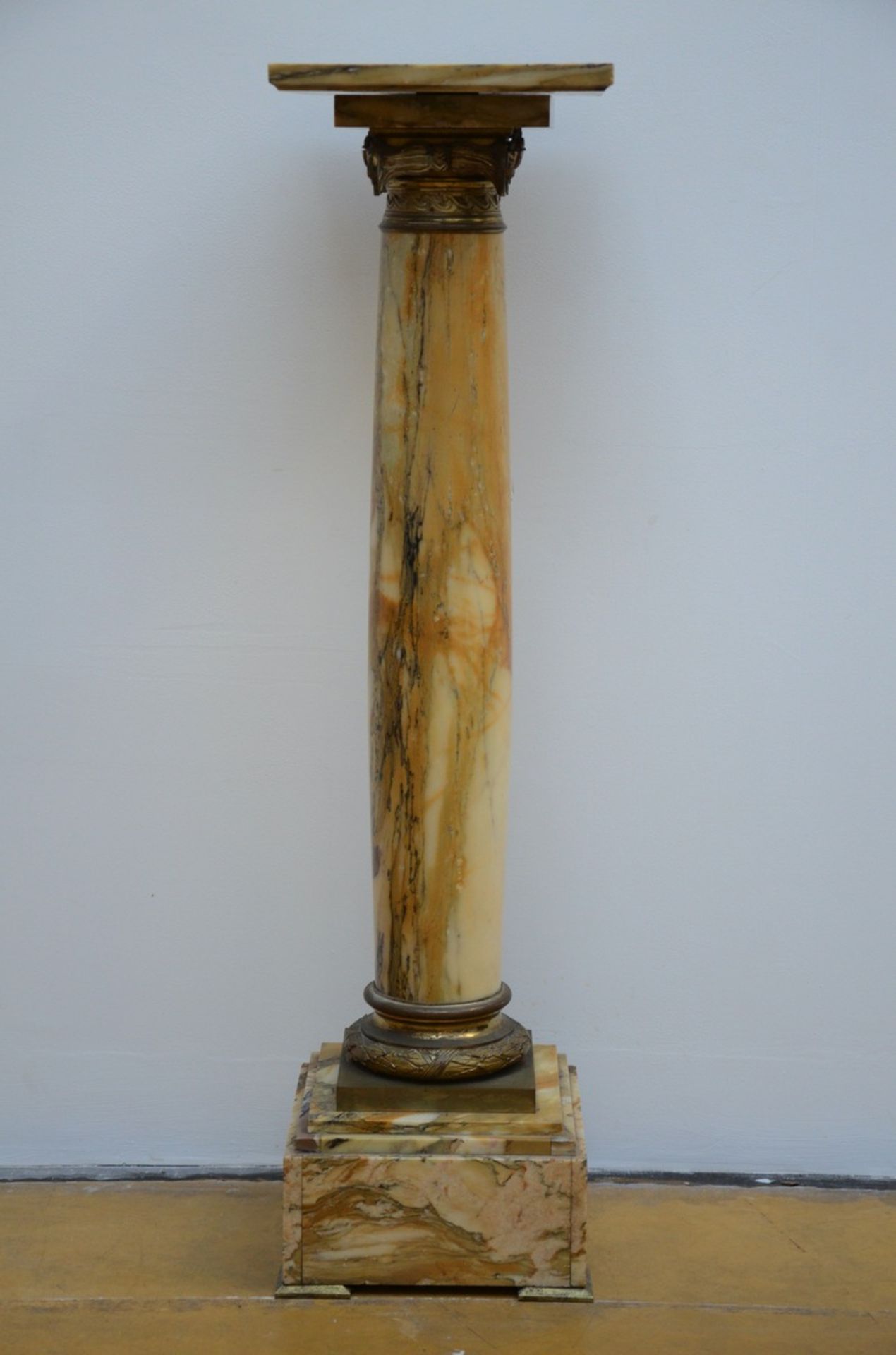 Column in marble and gilt bronze (h112cm) - Bild 3 aus 3