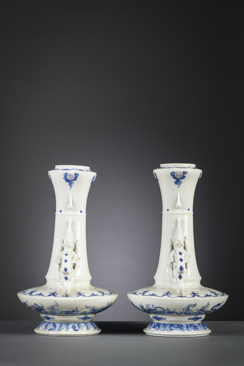 Pair of Japanese Hirado vases (h32cm) + 1 Hirado vase (h33cm) (*) - Image 2 of 7