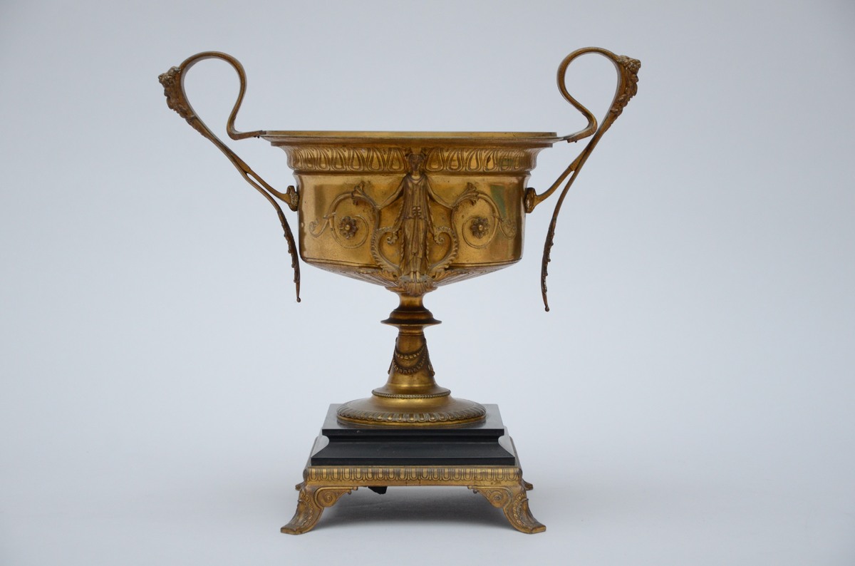 A gilt bronze vase, 19iËme siËcle (33x31cm) (*) - Image 3 of 3