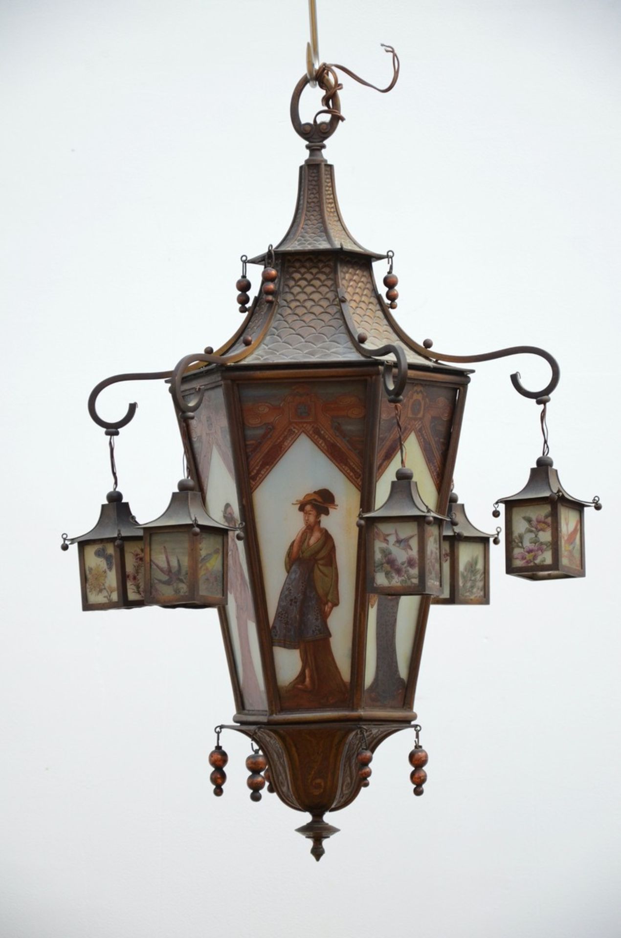 Chinoisant lantern with painted glass plaques (h80 dia46cm) (*)
