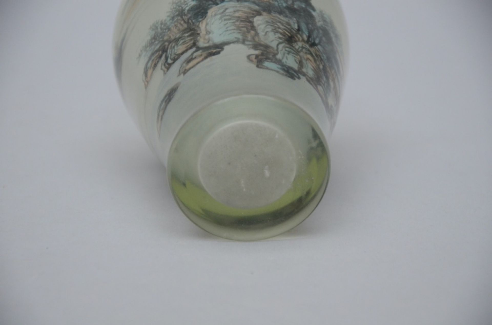 Chinese vase in painted glass (h20.5cm) + small table screen in Peking glass (glass 15x10.5cm) - Bild 3 aus 5