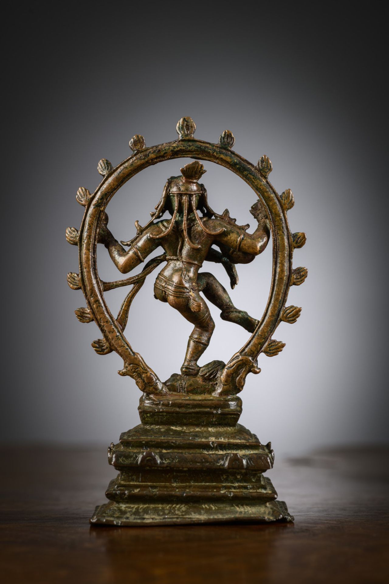 A rare Indian statue in bronze 'Shiva Nataraja', 15th-16th century (h 14.5 cm) - Bild 5 aus 7