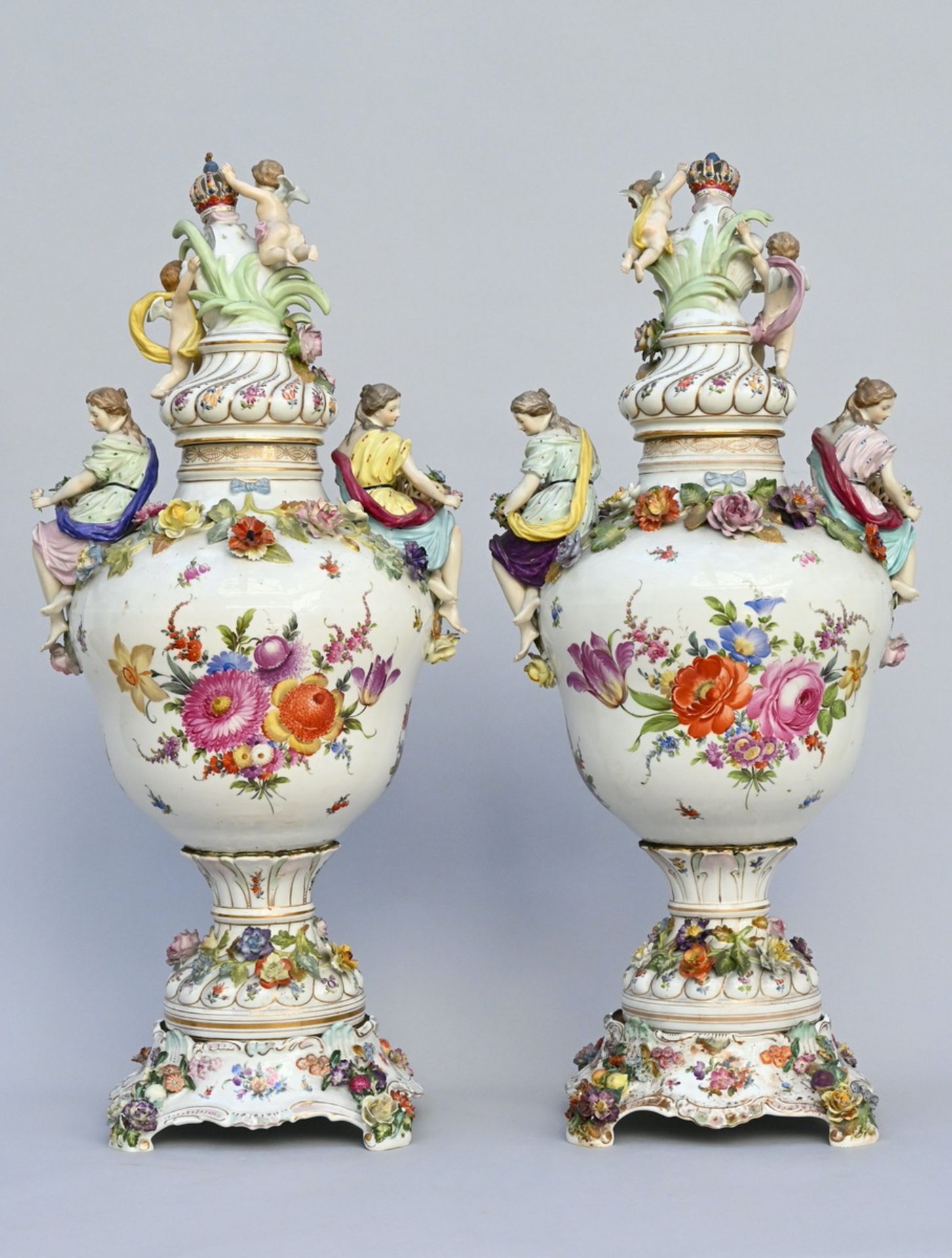 A pair of vases in Dresden porcelain 'mythological scenes' (h83cm) (*) - Bild 3 aus 6