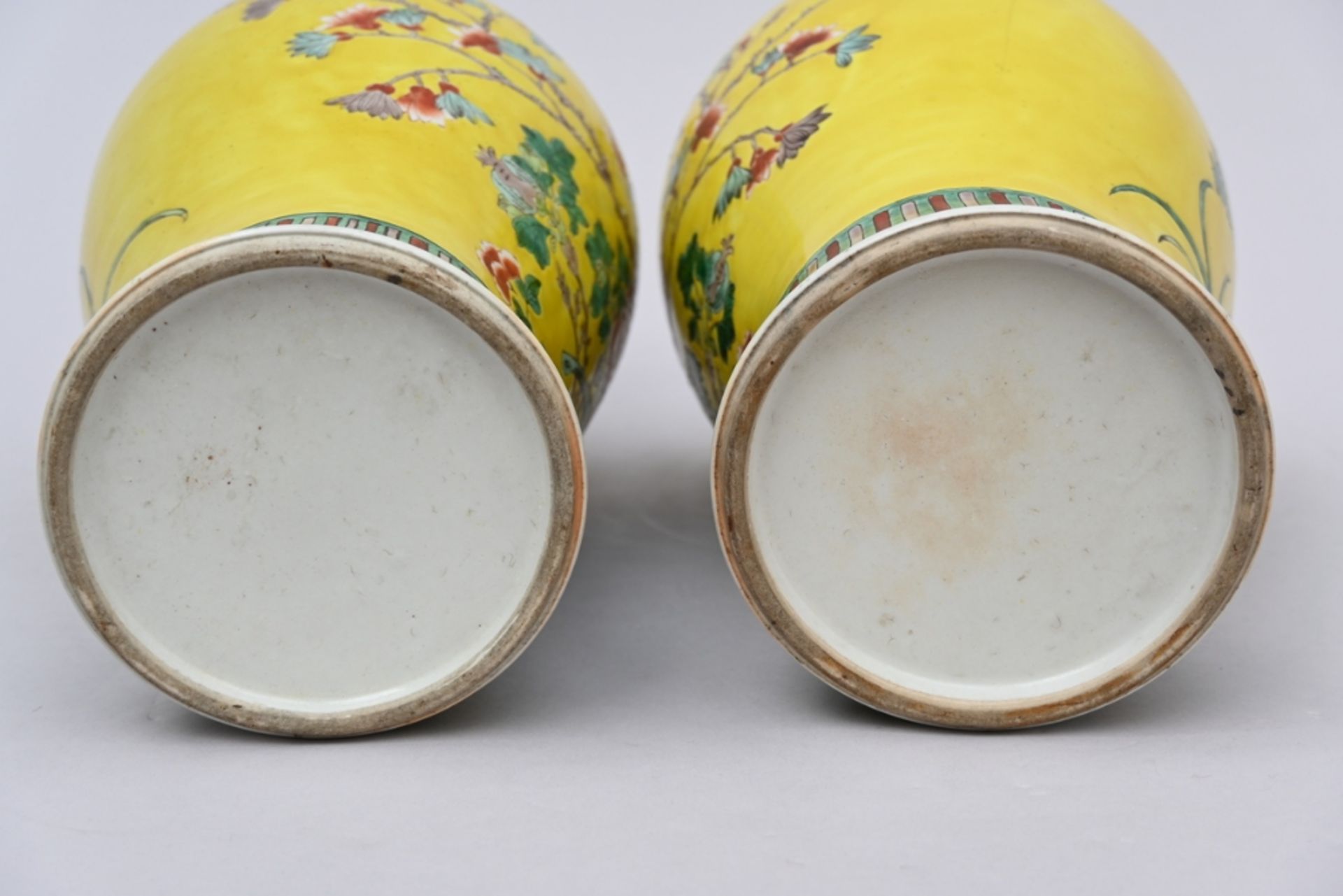 Pair of Chinese porcelain famille verte vases 'flowers' (h47cm) (*) - Bild 4 aus 6