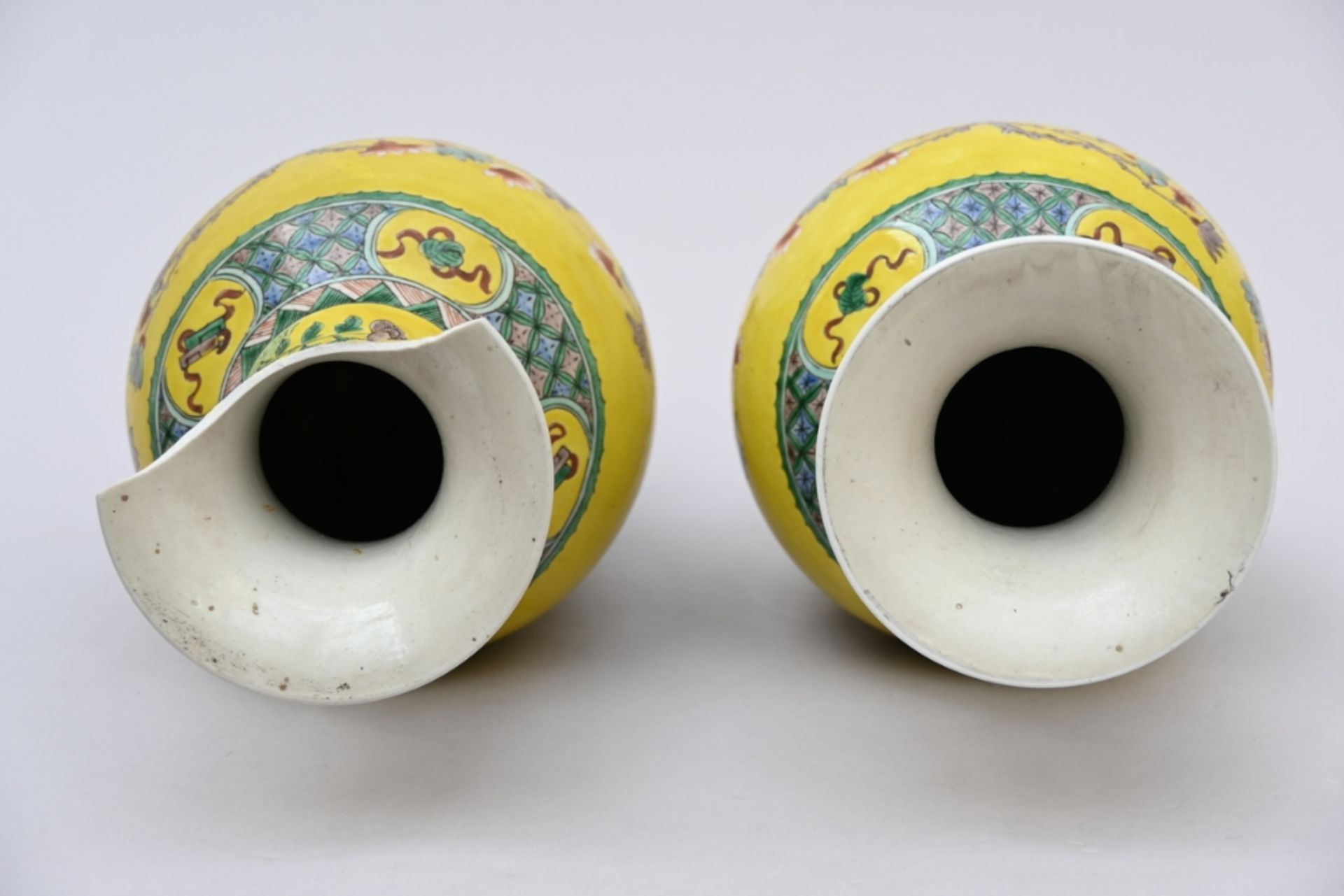 Pair of Chinese porcelain famille verte vases 'flowers' (h47cm) (*) - Bild 3 aus 6