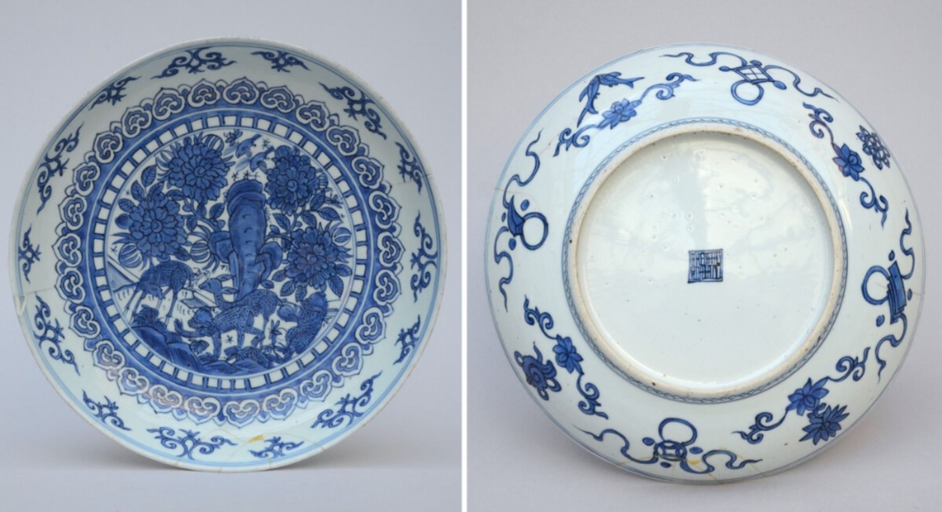 Two dishes in Chinese blue and white porcelain 'deer' and 'pagoda', late Ming dynasty (dia31cm) ( - Image 4 of 6