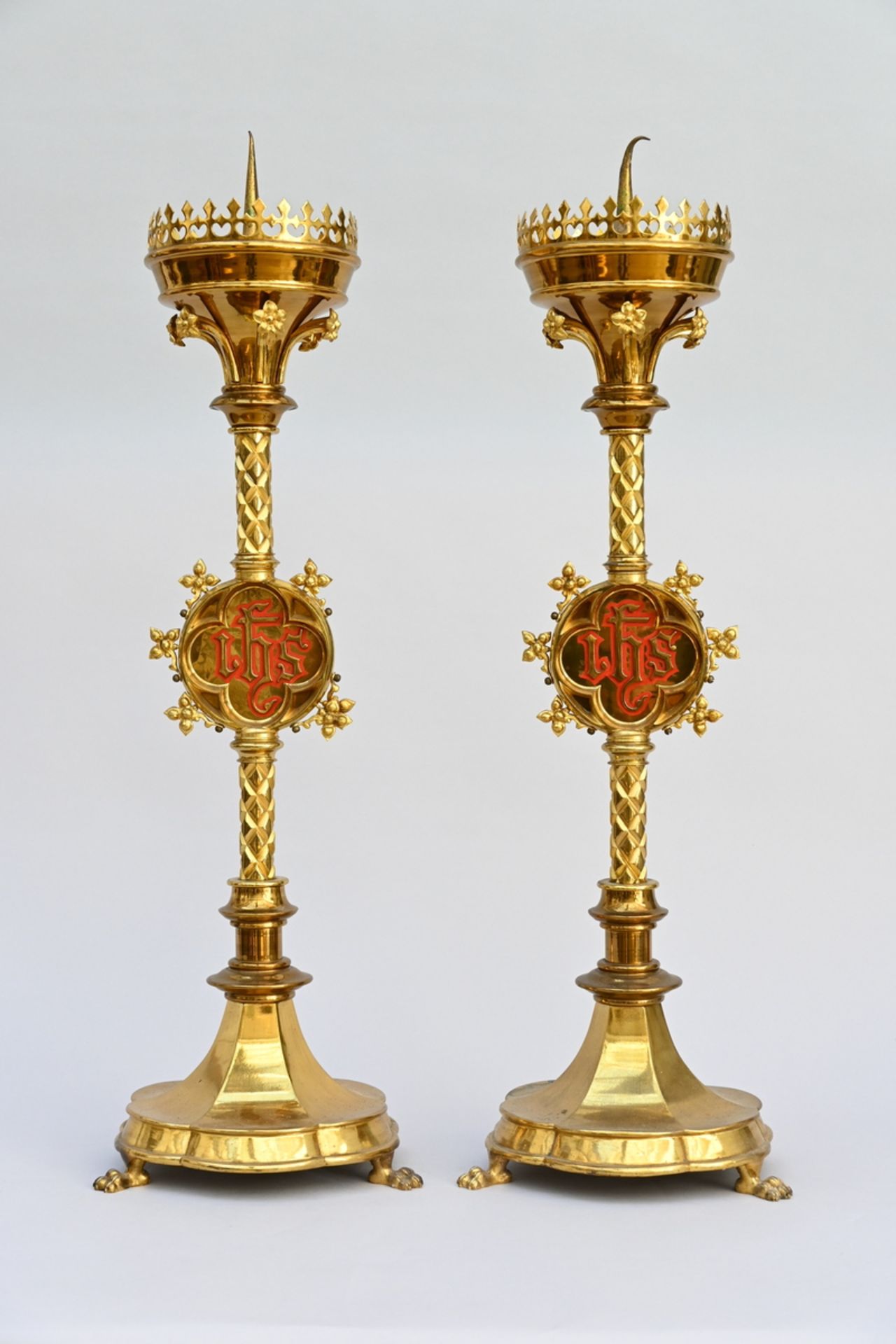 Pair of gothic revival bronze candlesticks (h 90cm) (*)