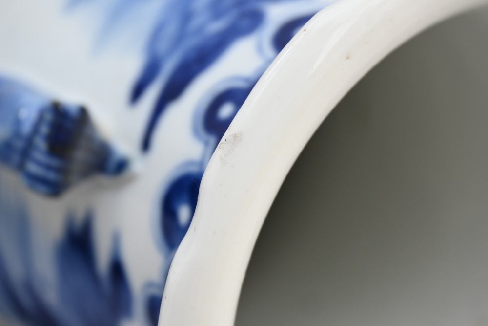 Pair of Chinese blue and white porcelain vases 'view of a harbour' (h36cm) (*) - Image 4 of 7