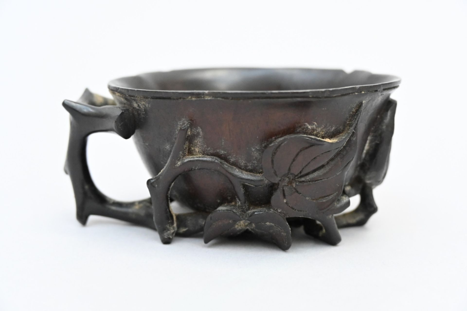 A Chinese libation cup in hardwood, Qing dynasty (5x10x8.50cm) (*)