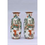 Two vases in famille verte porcelain 'court scene' (h60.5cm) (*)
