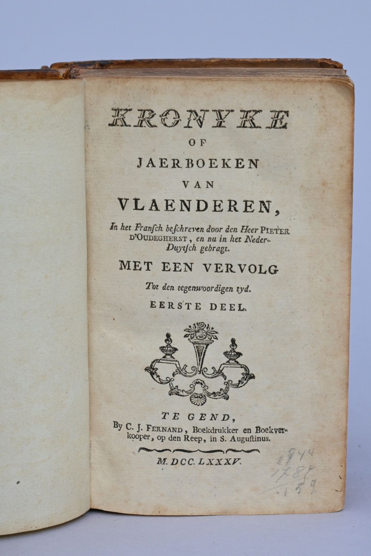 Three books: Kronyke Van Vlaenderen 1785 (18x11x4cm) - Bild 2 aus 3