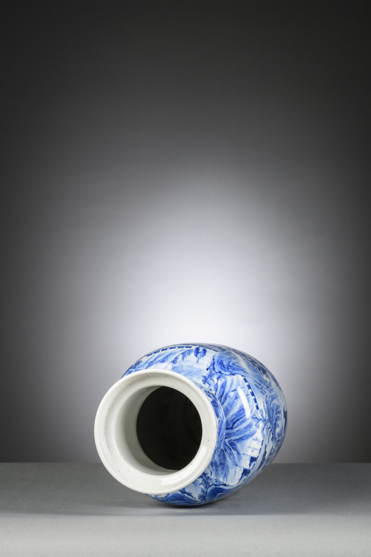 A Chinese blue and white rouleau vase 'the hunting party', 19th century (h40cm) - Image 5 of 6