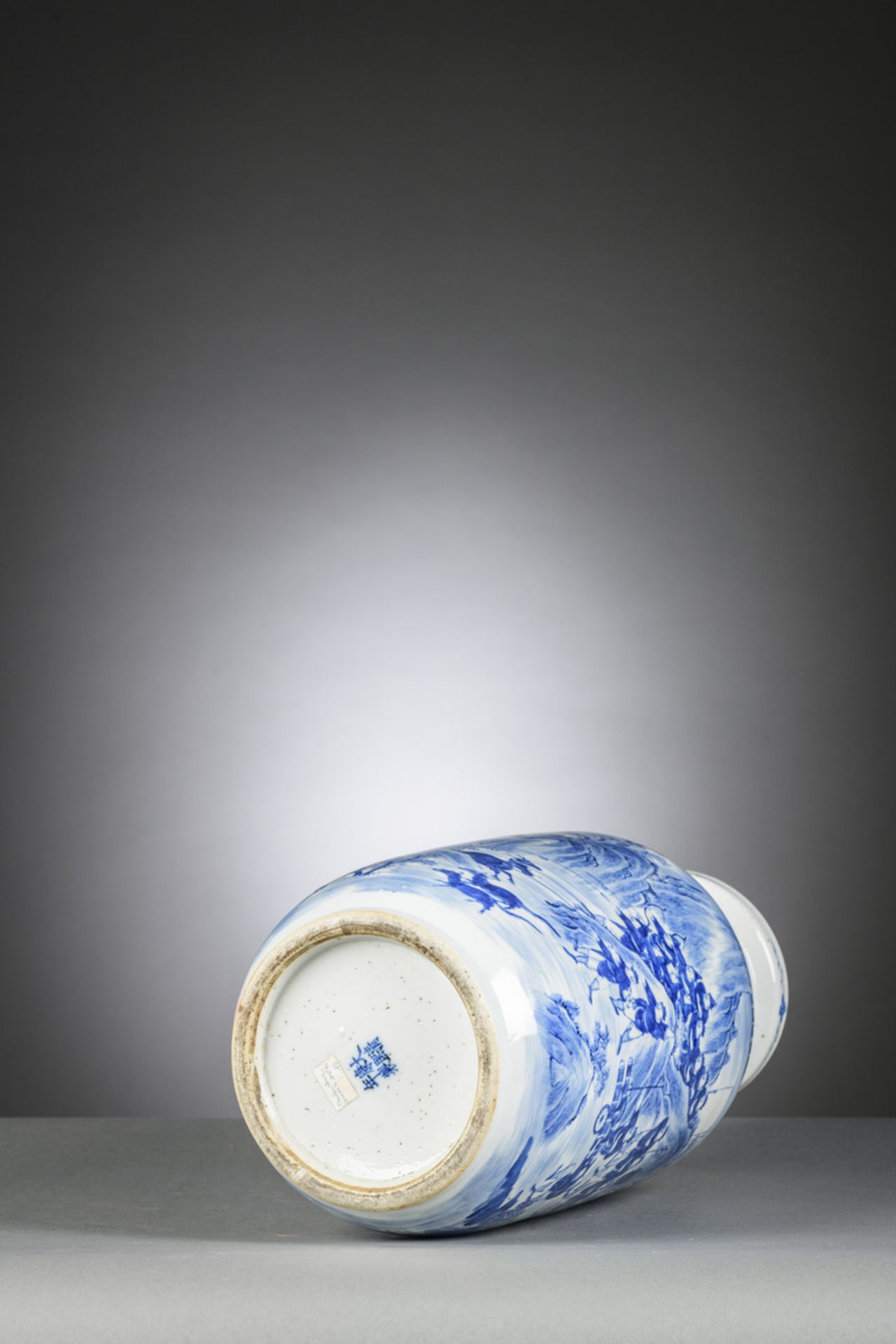 A Chinese blue and white rouleau vase 'the hunting party', 19th century (h40cm) - Image 6 of 6