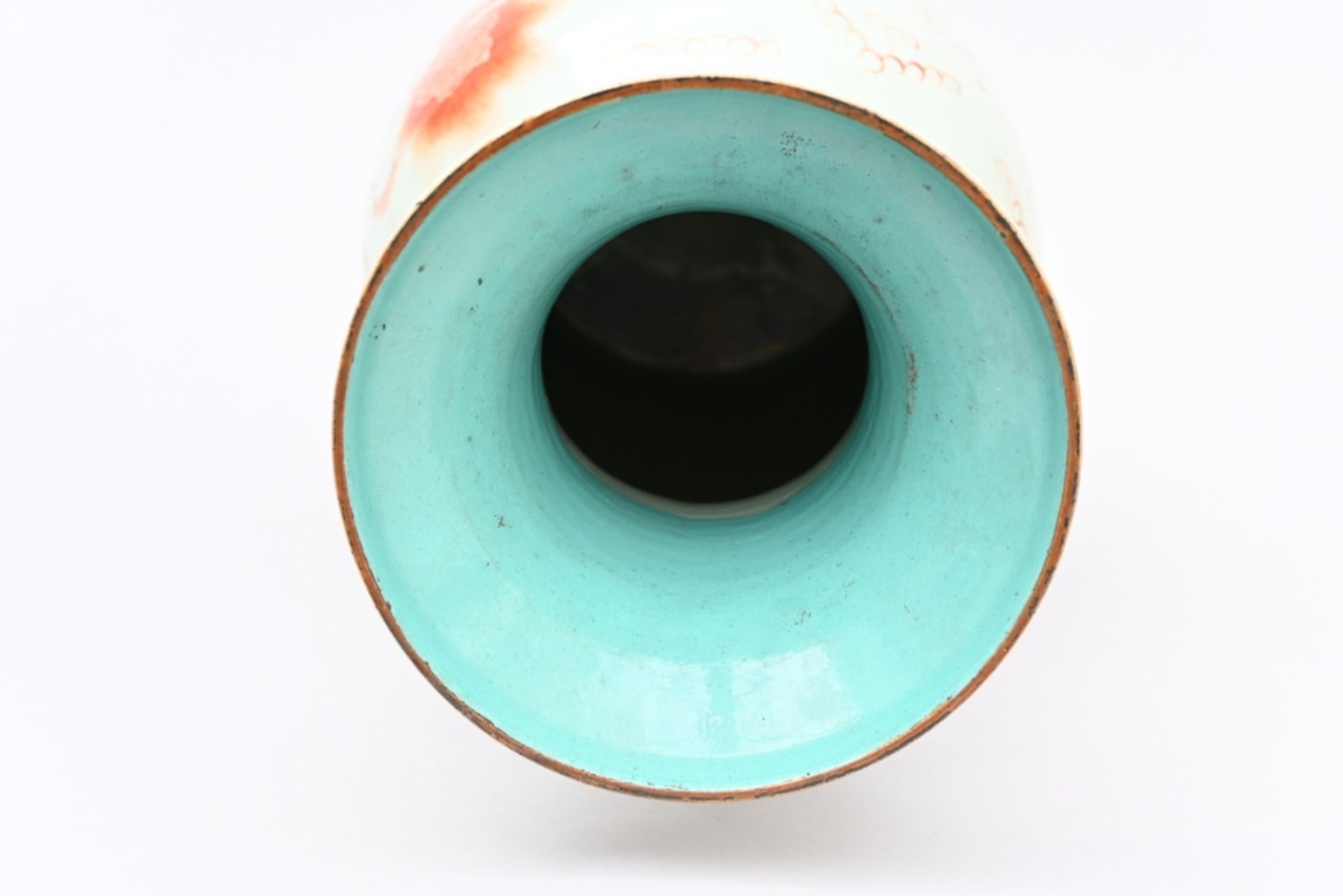 Chinese porcelain vase 'qilins', Republic period (h45.5cm) (*) - Bild 3 aus 4