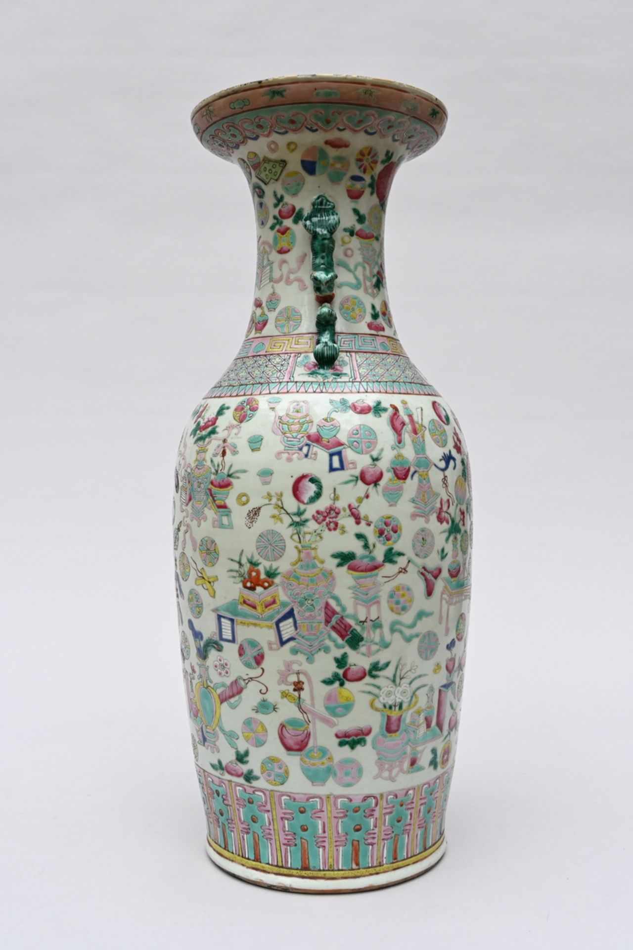 Chinese famille rose vase 'antiquities' 19th century (h60cm) (*) - Bild 4 aus 5