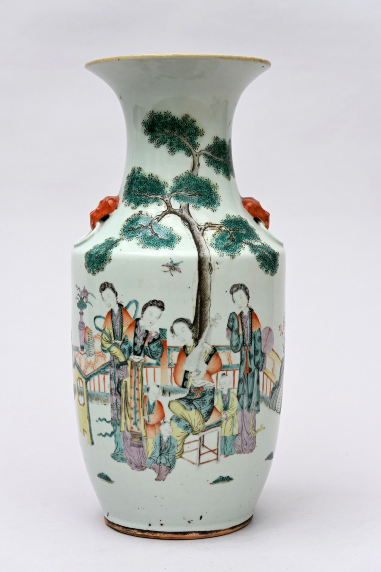 Chinese porcelain vase 'elegant ladies' (h42.5cm)