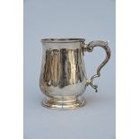 A silver beer mug, London 18th century (h12cm) (weight 333 grammes)