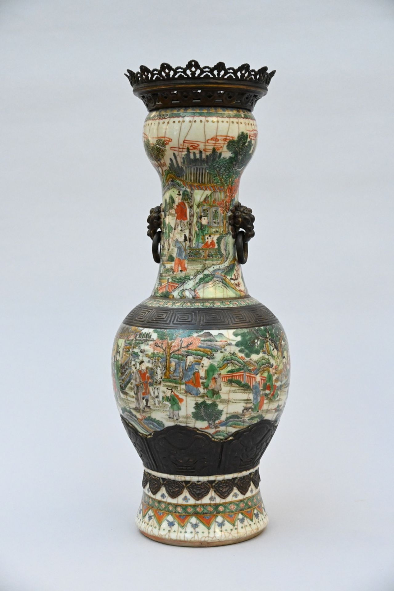 Chinese vase in Nankin porcelain 'garden scene' (h64cm) (*)