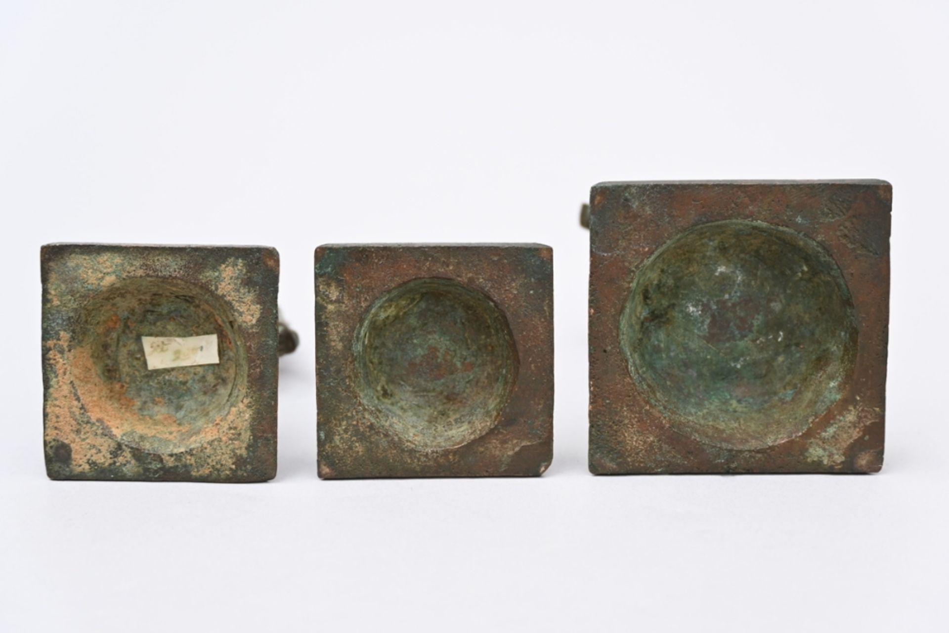 Triad of bronze sculptures with 'Krishna', India (h13 - 17cm) - Bild 2 aus 5