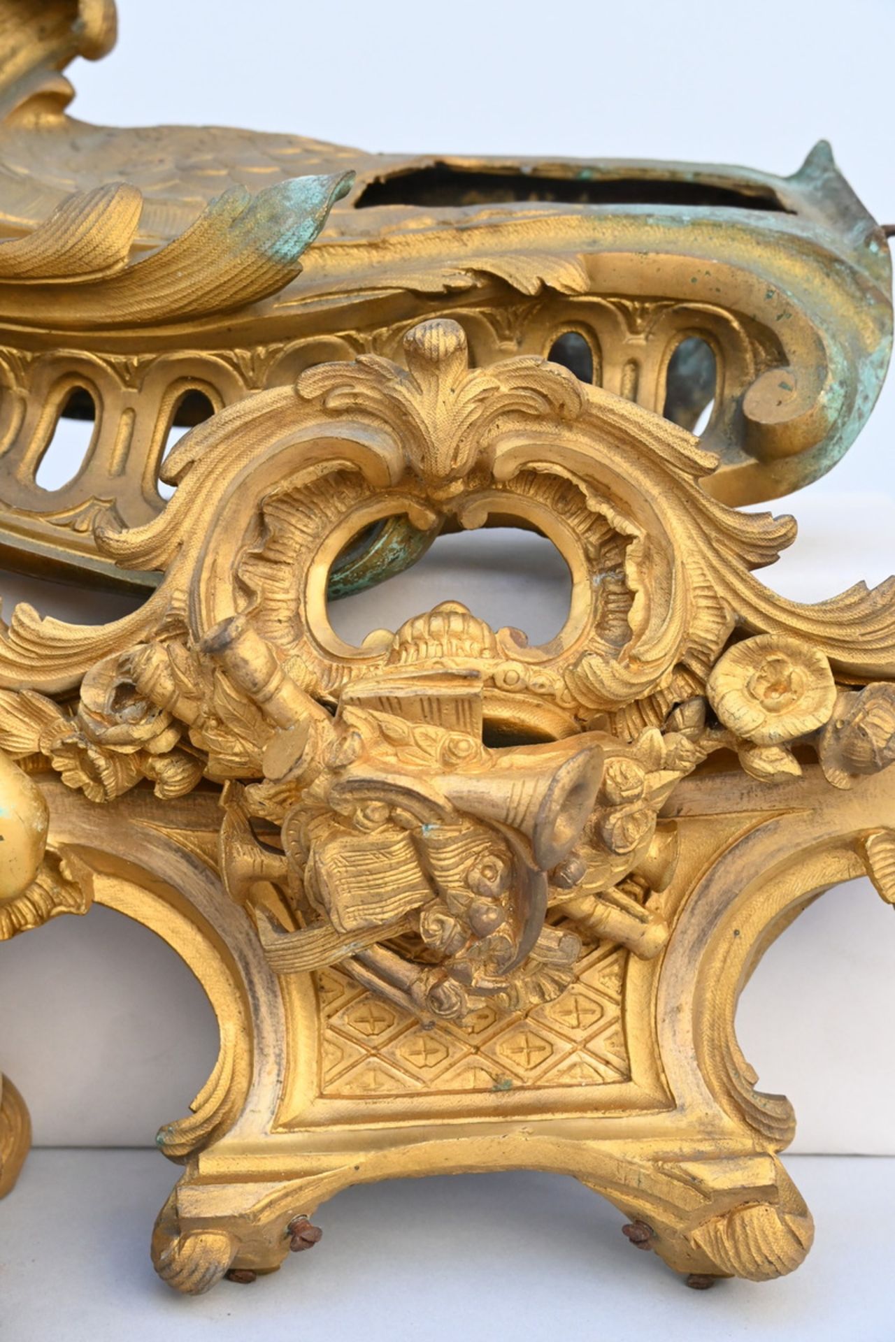 Collection of gilt bronze elements: putti, bells, clockwork holders, supports - Image 5 of 5