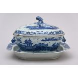 Soup tureen and display stand in bleu and white porcelain, 18th century (24x37x28cm)