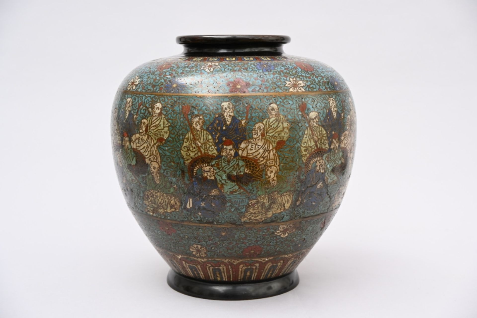 Large champlevÈ vase decorated with Arhats, Japan 19th century (h36 dia36cm)