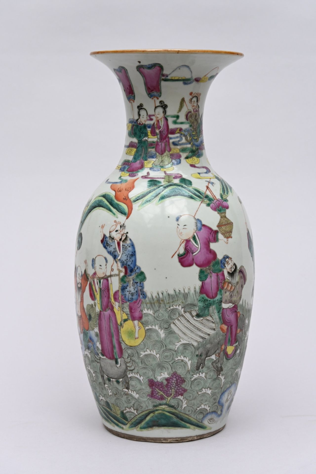 Chinese porcelain vase 'immortals', 19th century (h43.5cm) (*)