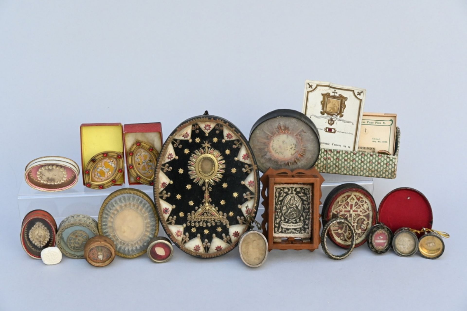 Collection of relics (from 4x3.5 to 20x15cm)