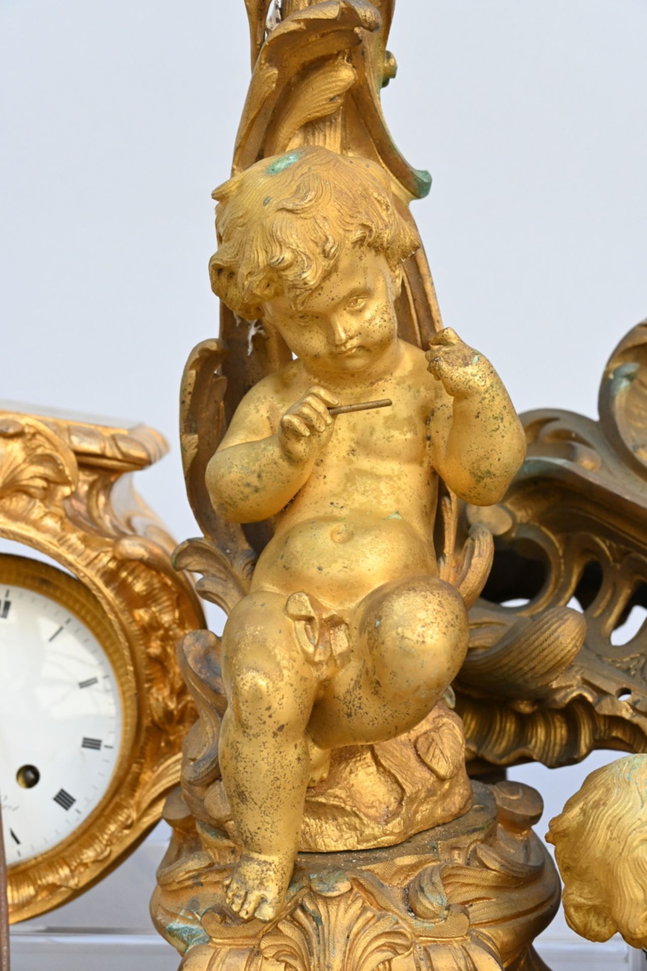 Collection of gilt bronze elements: putti, bells, clockwork holders, supports - Bild 2 aus 5