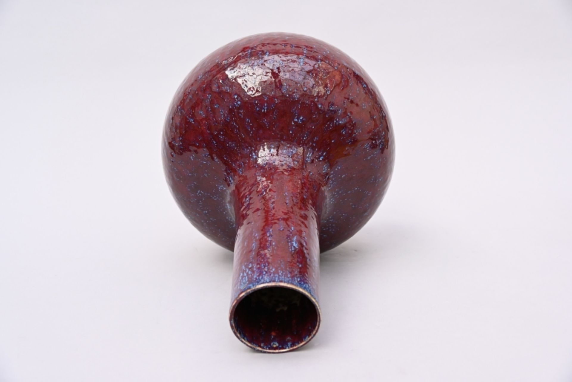 A vase in Chinese porcelain with flambÈ glaze (h 49.5cm) - Bild 2 aus 4