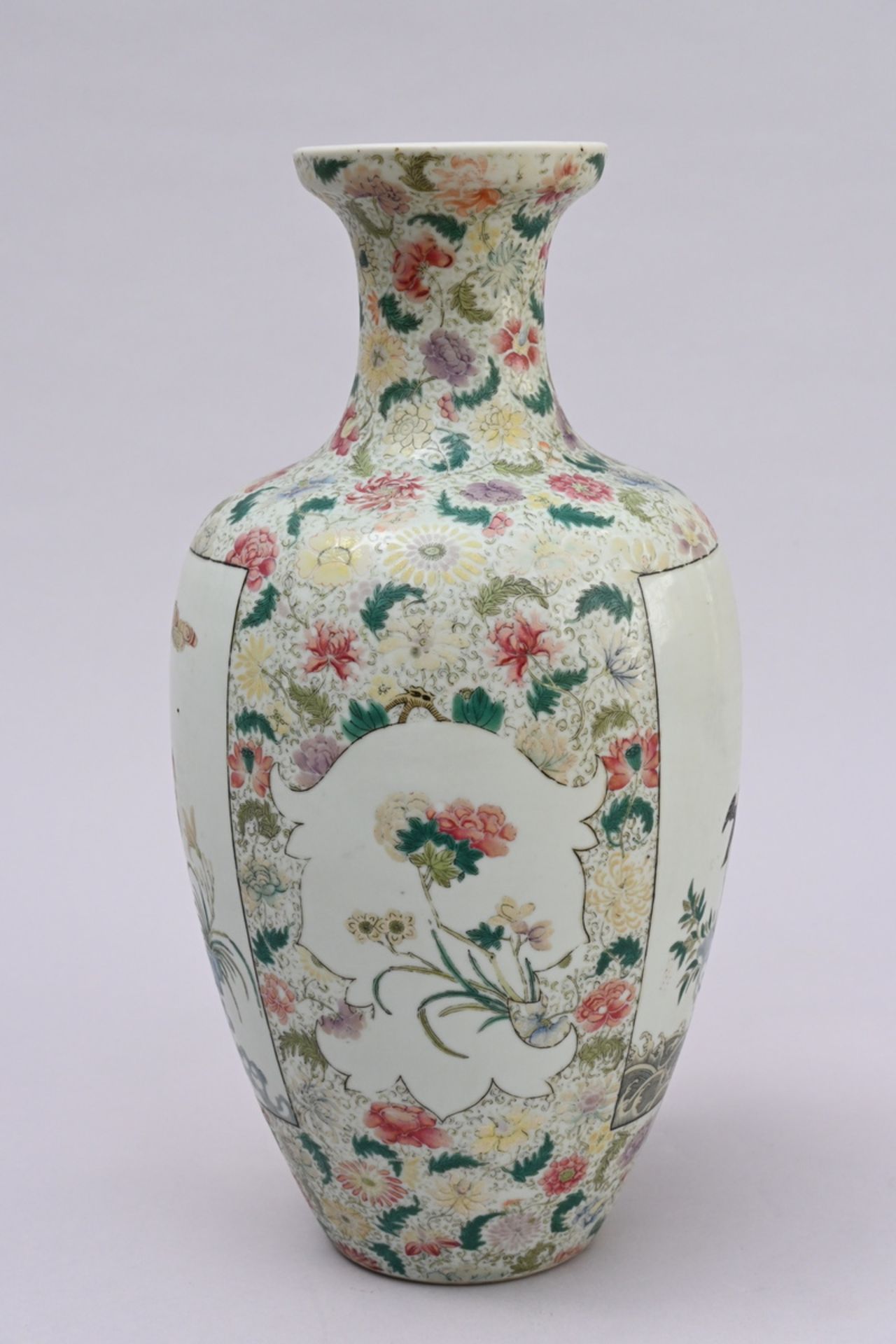 Chinese famille rose vase 'birds', Republic period (35cm) (*) - Bild 3 aus 5
