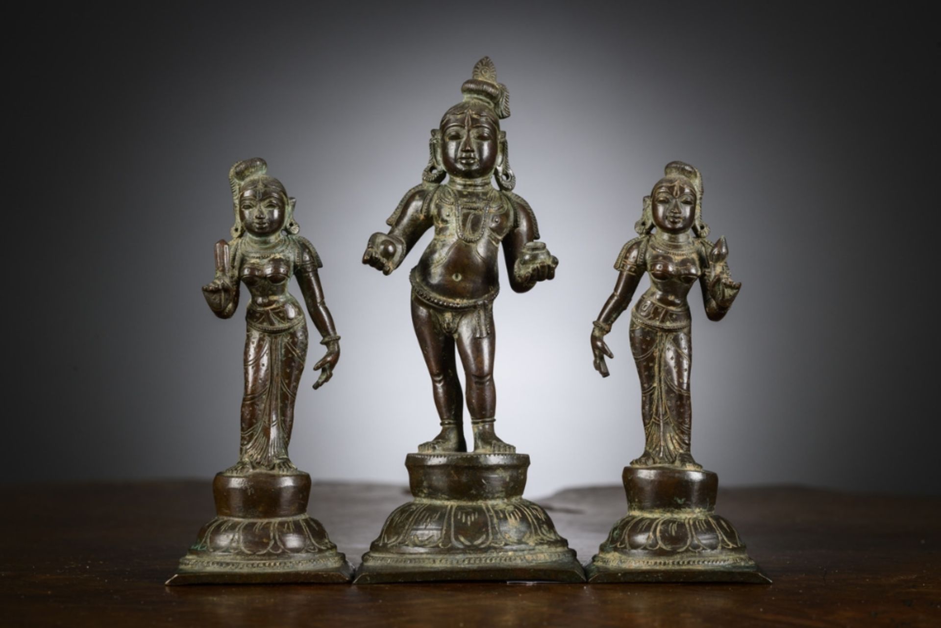 Triad of bronze sculptures with 'Krishna', India (h13 - 17cm)