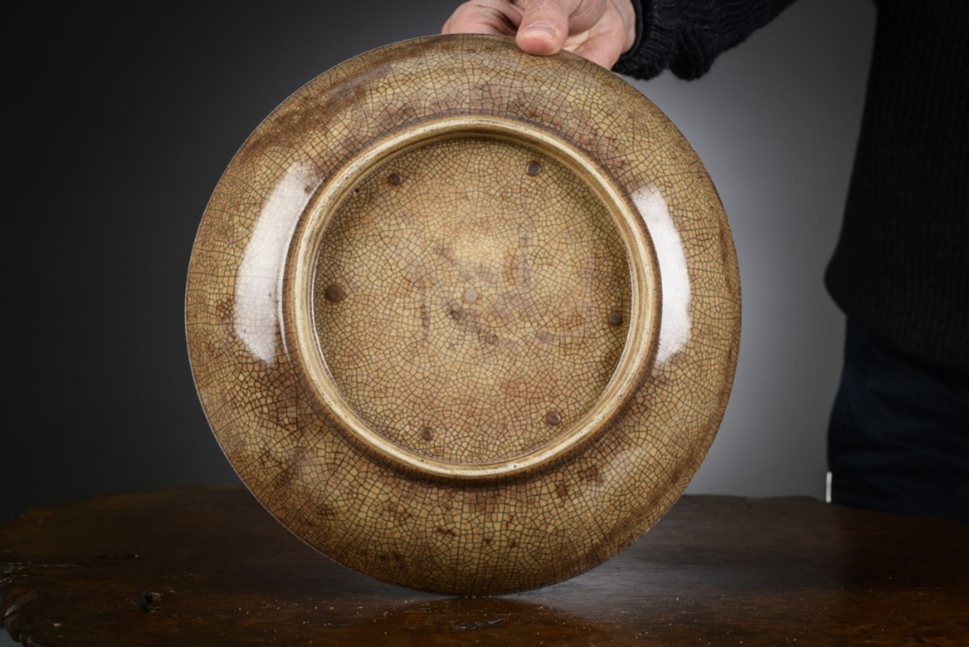 A Chinese dish with crackled glaze (dia27cm) - Image 2 of 2