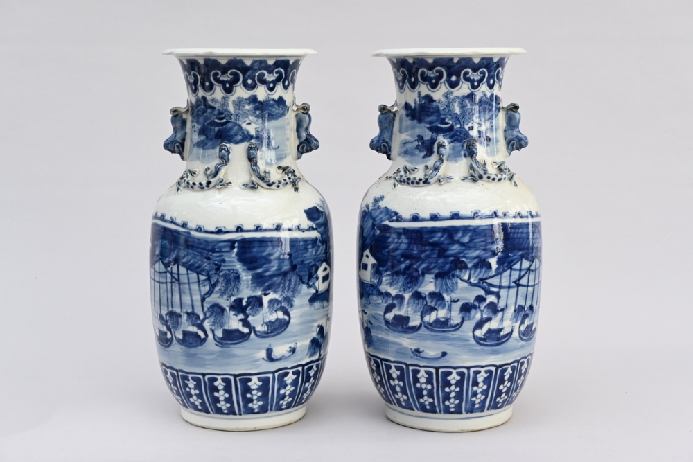 Pair of Chinese blue and white porcelain vases 'view of a harbour' (h36cm) (*)
