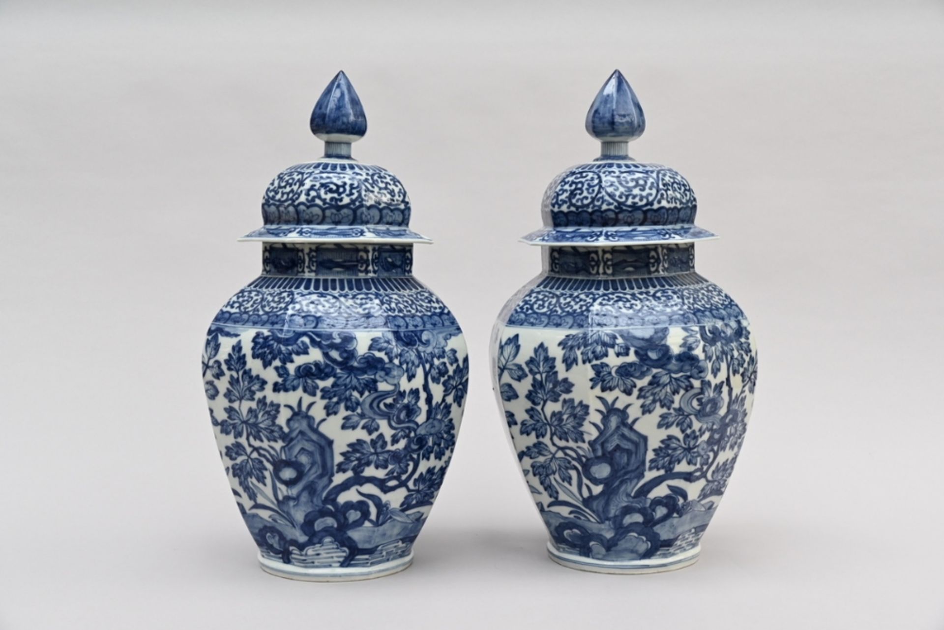 Pair of blue and white lidded vases, Samson circa 1900 (h55cm) (*) - Image 2 of 4