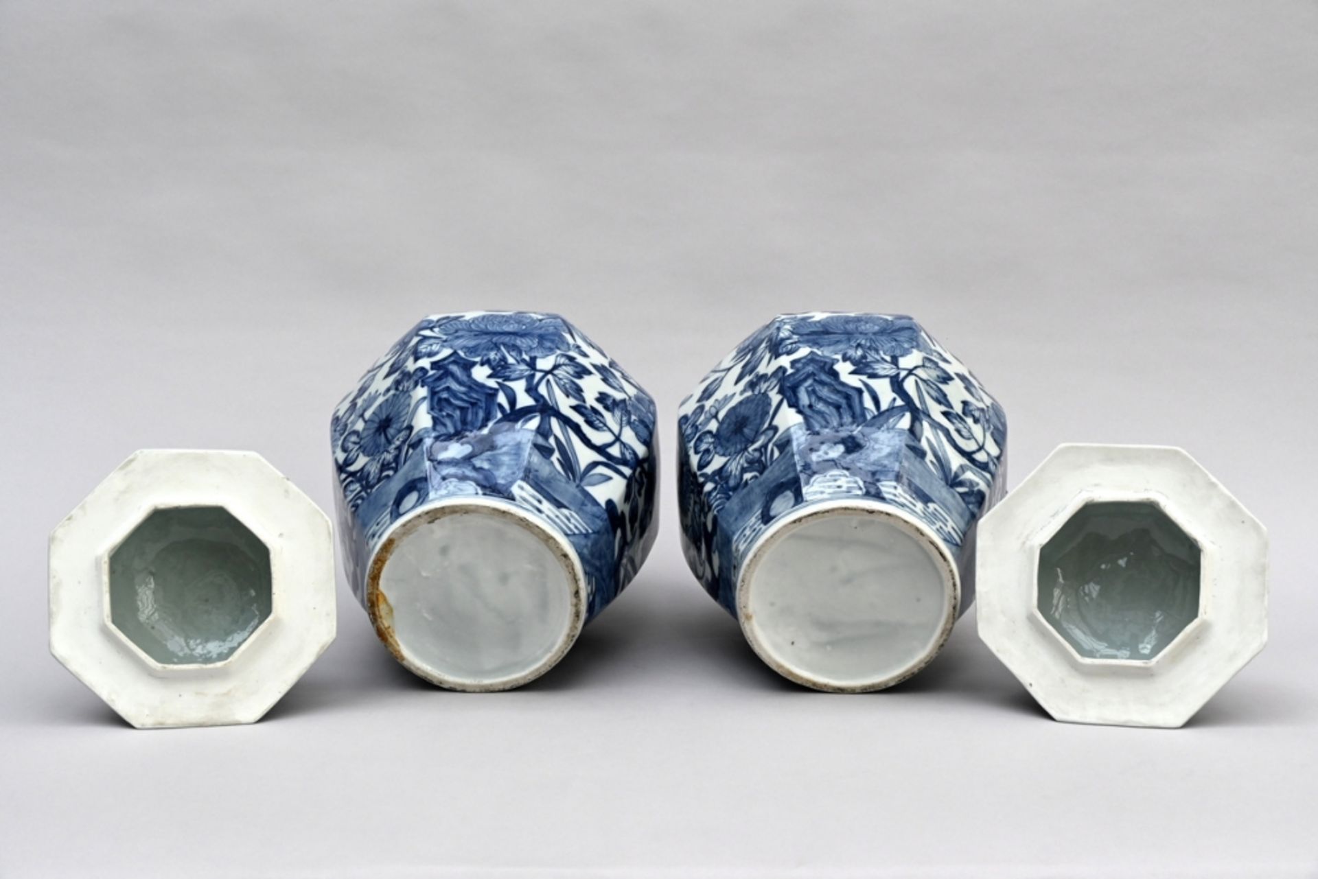 Pair of blue and white lidded vases, Samson circa 1900 (h55cm) (*) - Image 4 of 4