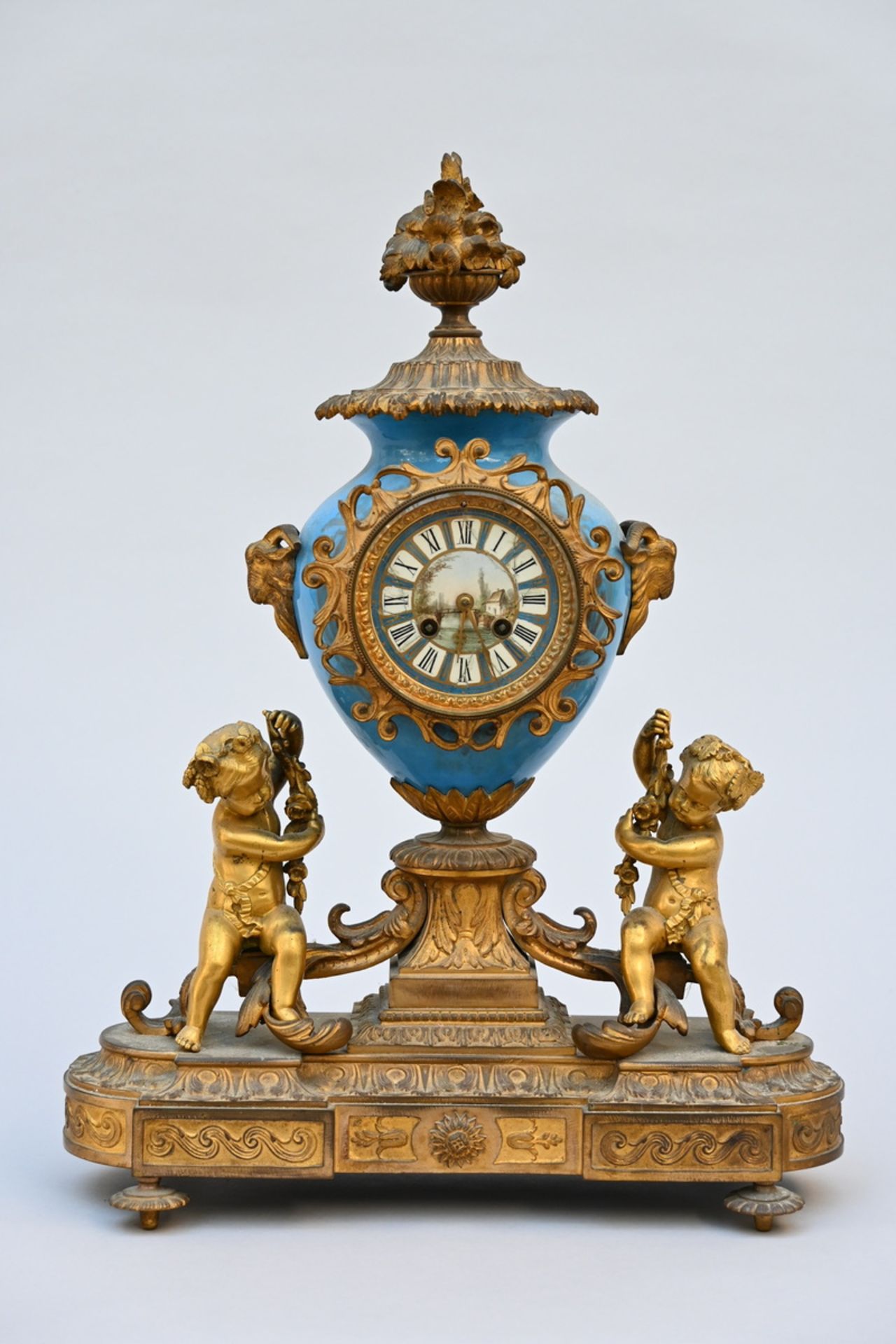 A clock in SËvres porcelain and gilt bronze, 19th century (59x54X20cm) (*)