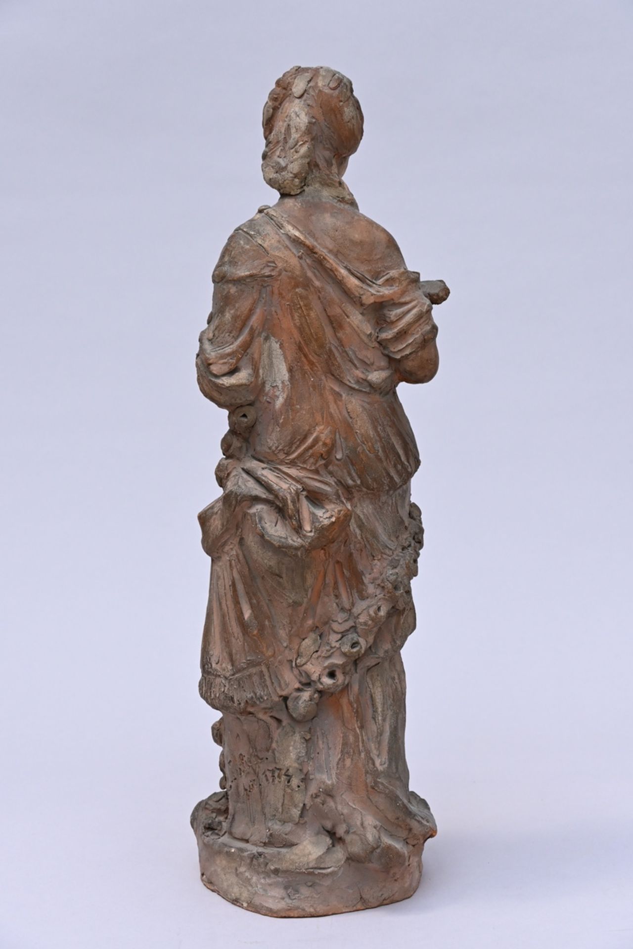 Julien (1744): sculpture in terracotta 'lady with pigeons' (h42cm) (*) - Bild 4 aus 5