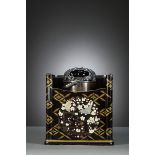 Japanese stove in lacquer and marquetry with silver lid, Edo period (24x20x20cm) (*)