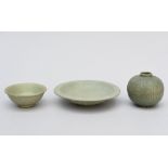 Collection: three pieces of celadon ceramics, China (h10cm) (4x19.5cm) (bowl 5x12cm)