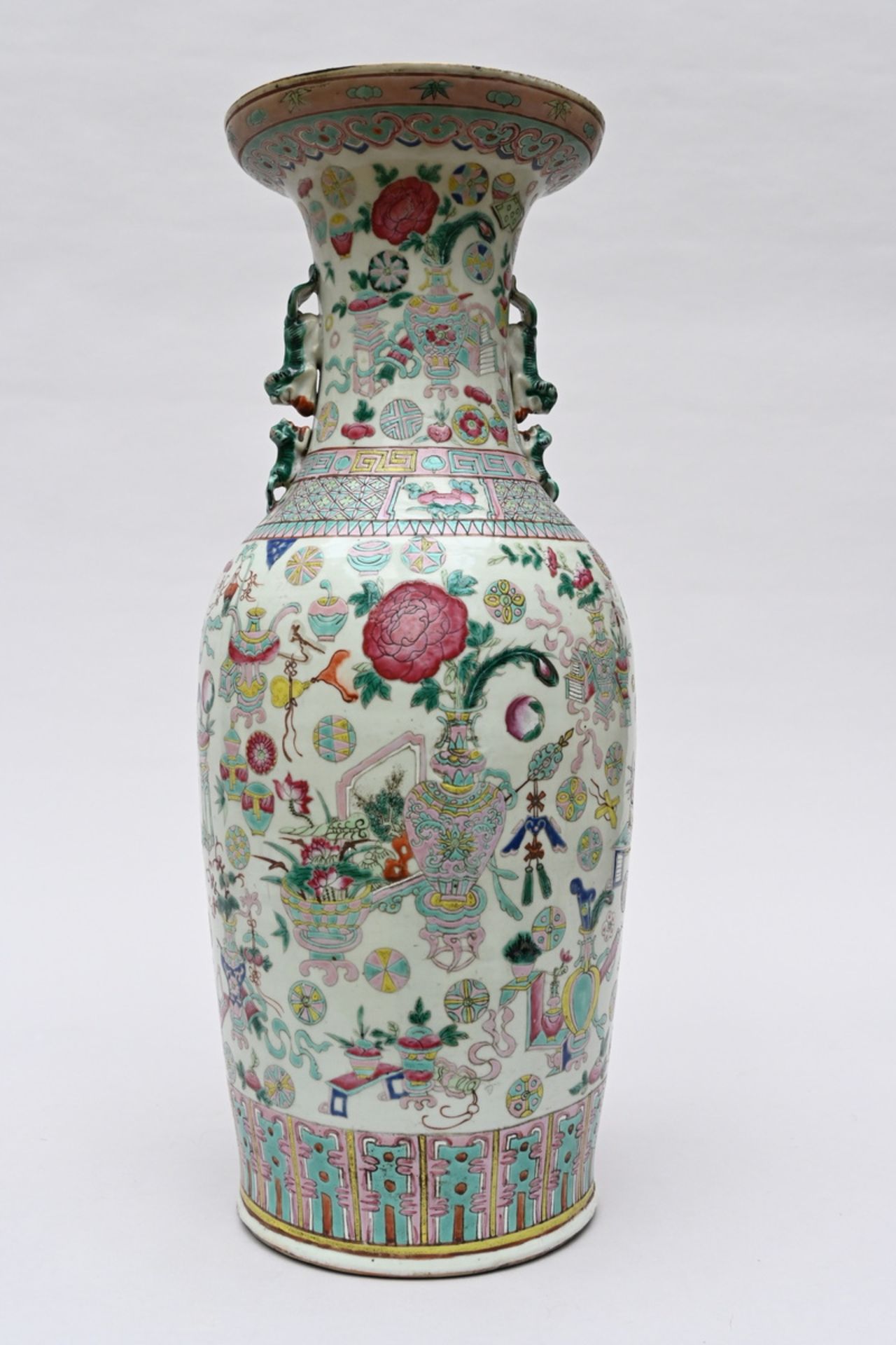 Chinese famille rose vase 'antiquities' 19th century (h60cm) (*) - Bild 3 aus 5
