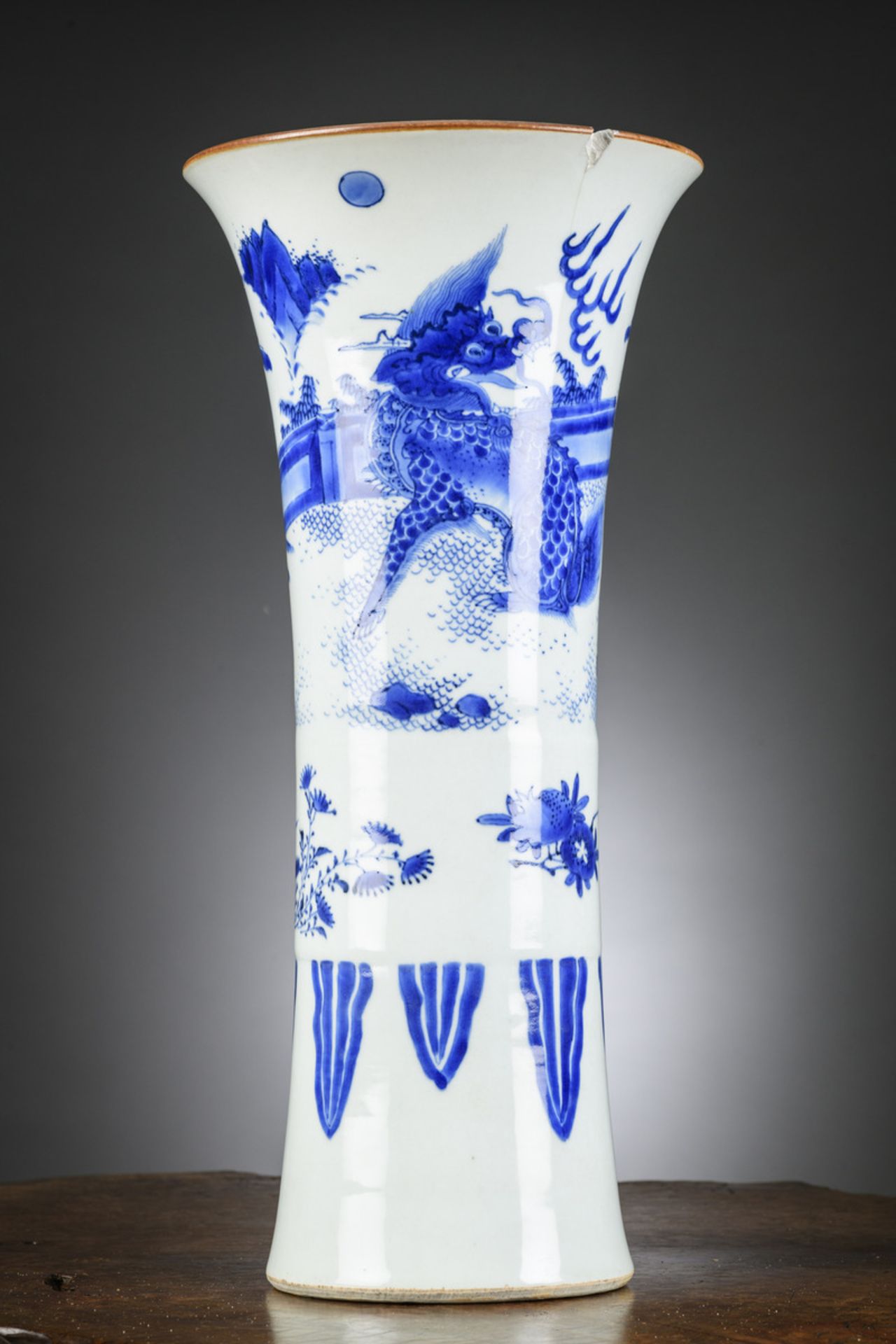 Chinese vase in blue and white porcelain 'Qilin', 17th century (h45.5cm) (*)