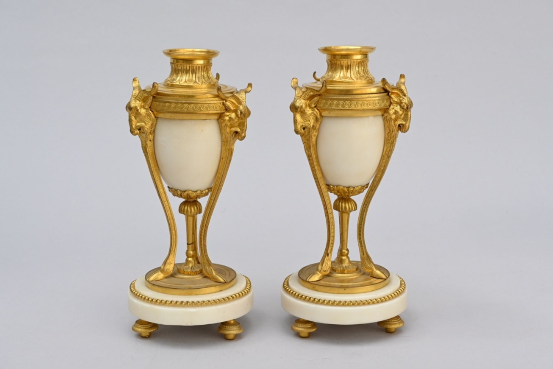 Pair of Louis XVI style marble and bronze cassolettes (h23cm) - Image 3 of 3