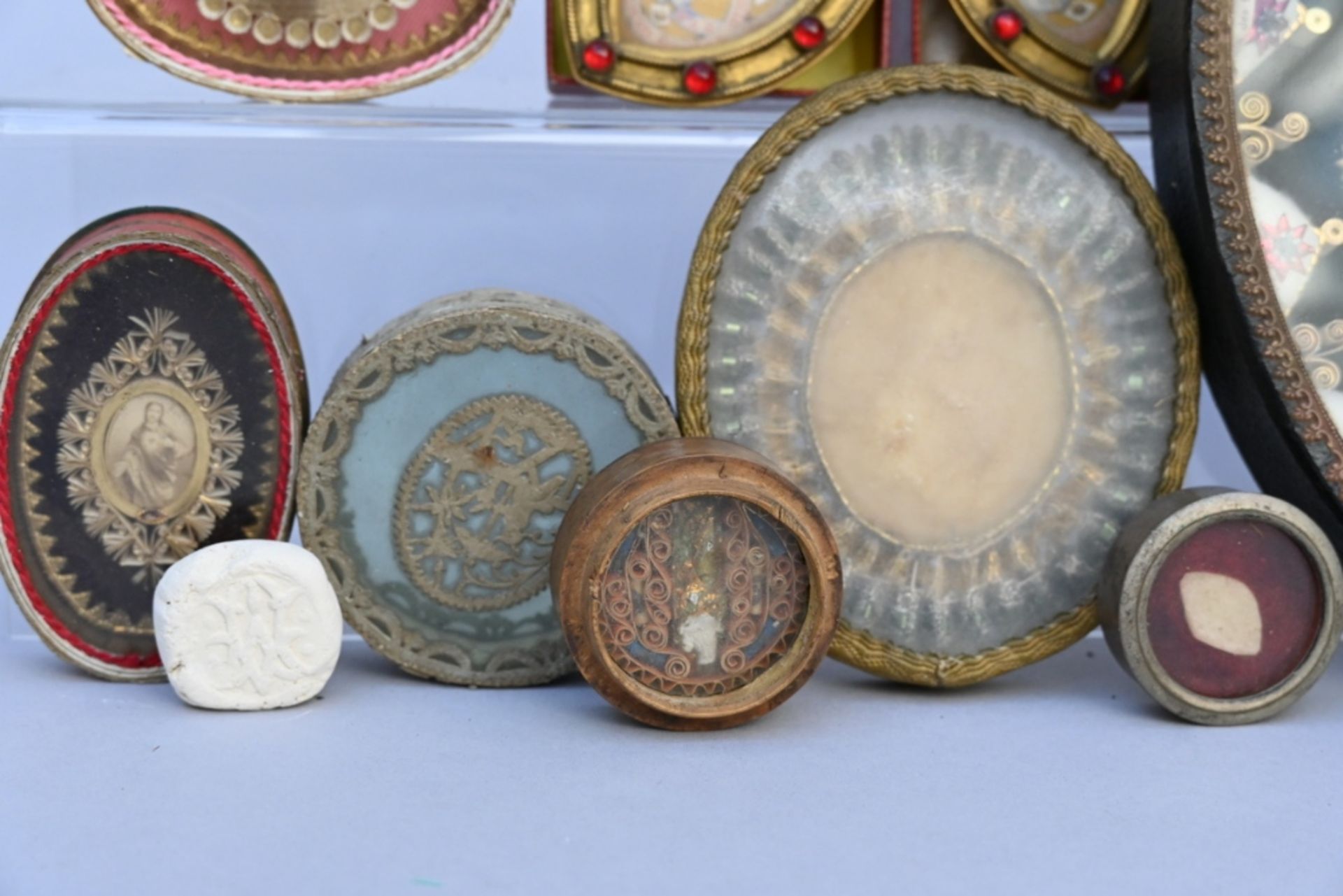 Collection of relics (from 4x3.5 to 20x15cm) - Bild 4 aus 4