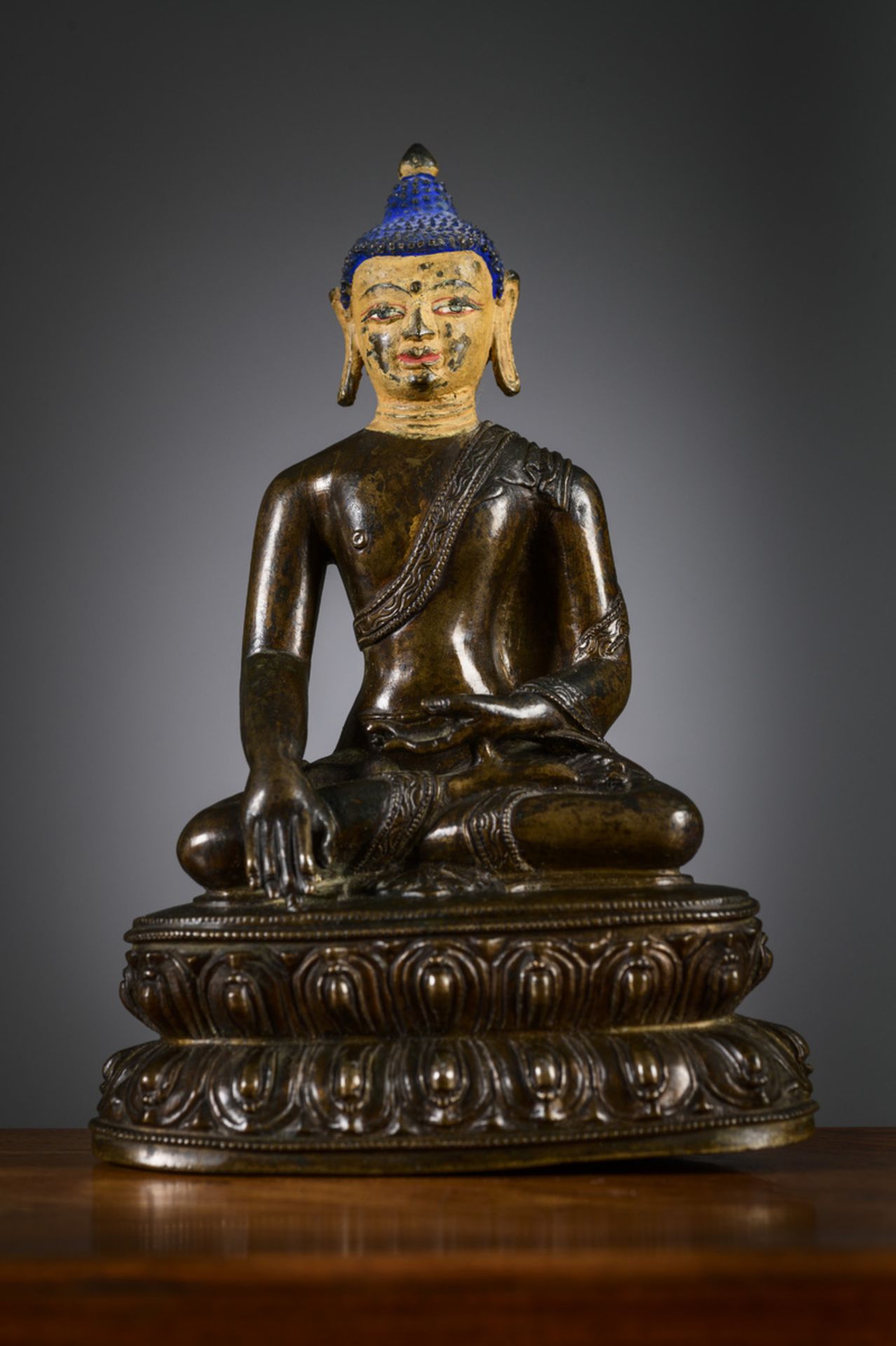 A large Tibetan statue 'Buddha Shakyamuni', 16th century (h18.5 cm)