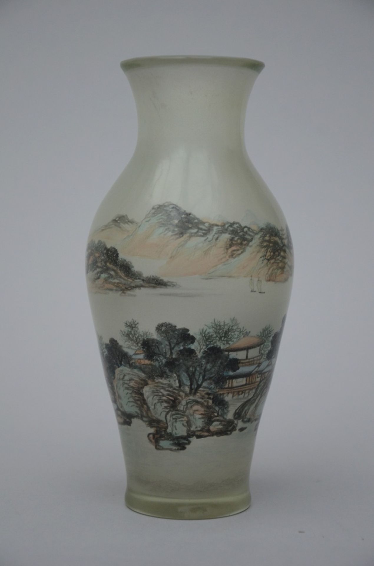 Chinese vase in painted glass (h20.5cm) + small table screen in Peking glass (glass 15x10.5cm) - Bild 2 aus 5